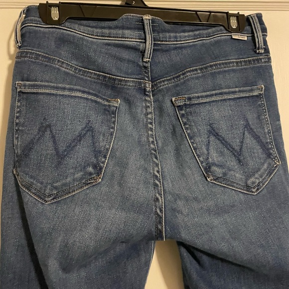 MOTHER The Insider Crop Step Fray Blue Jeans in Sweet and Sassy Size 27 - Picture 9 of 10